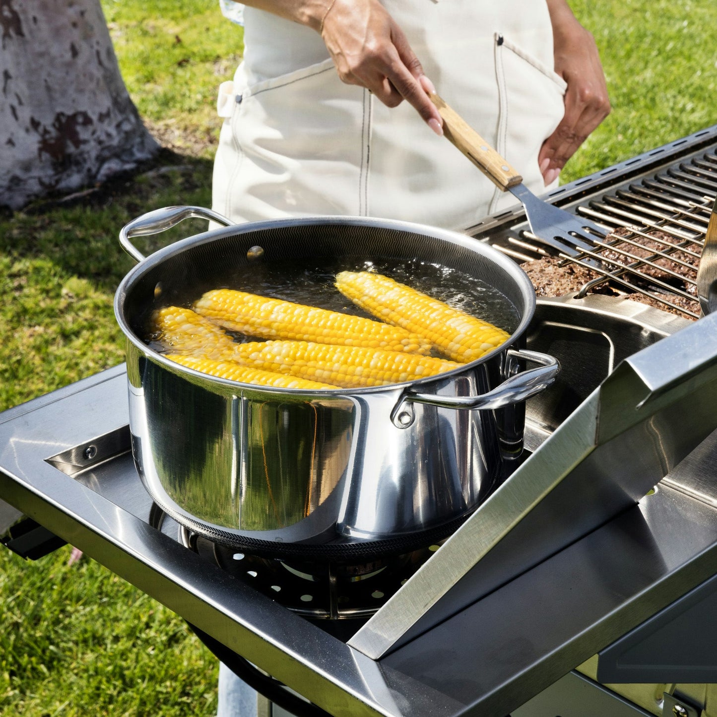 Hybrid Stock Pot with Lid, 10-Qt