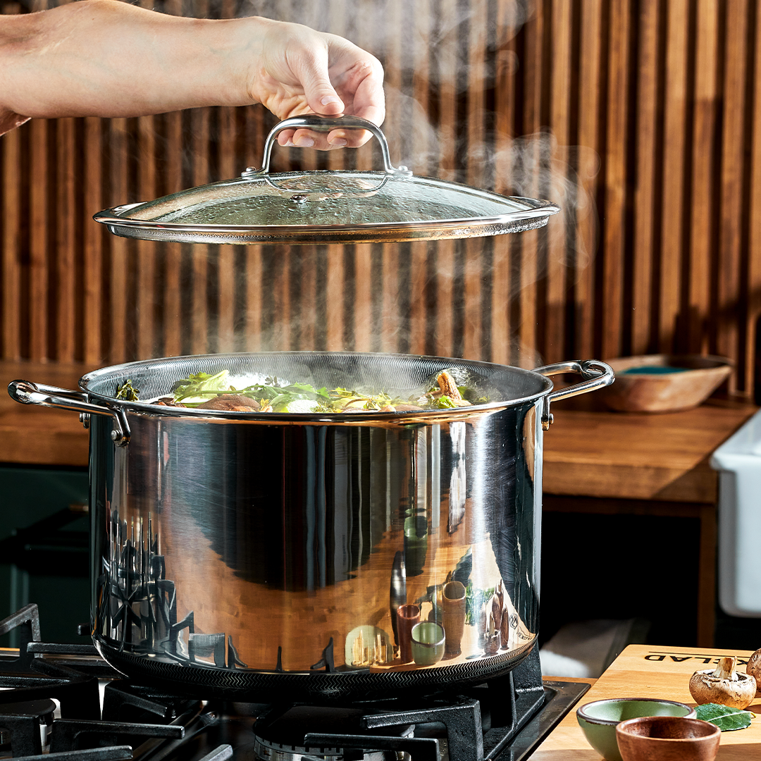 Hybrid Stock Pot with Lid, 12-Qt